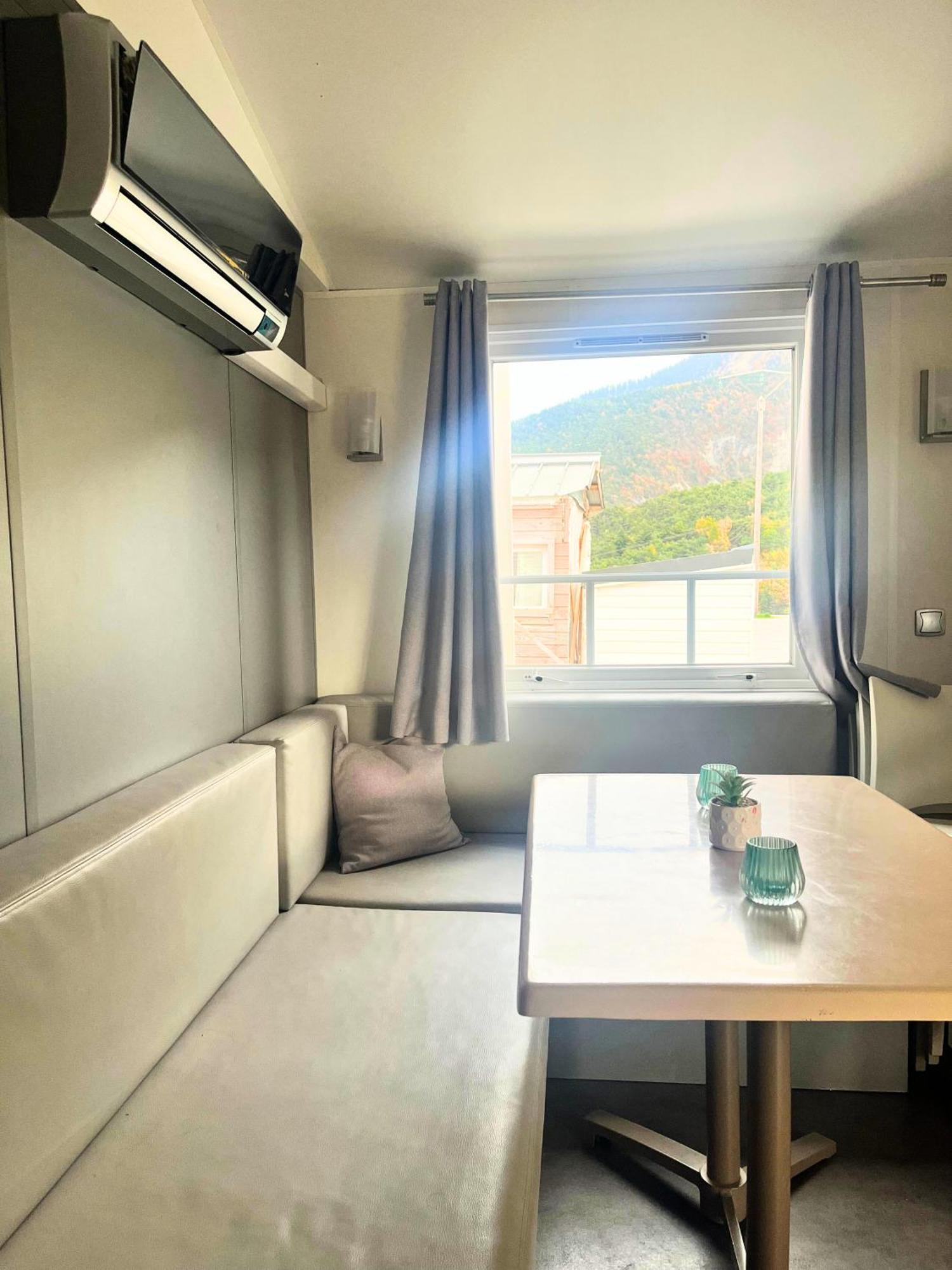 Village De Chalets Et Camping La Pierre De L'Aigle La Bréole Εξωτερικό φωτογραφία